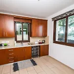 בית נופש Anesis House *