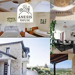 Anesis House בית נופש *