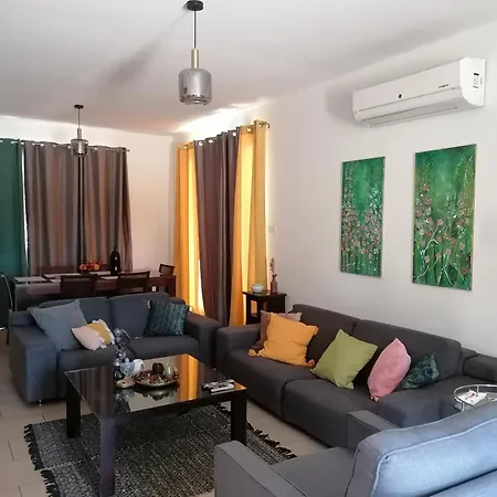 Anesis House Nyaraló Sztrumbí